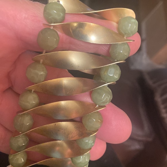 Vintage BoHo, Costume Jewelry, Goldtone Green Beaded, Stretch Bracelet 💜🔥⭐️💜 - Picture 3 of 6